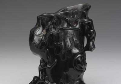 图片[2]-Black crystal brush pot in the form of a pine trunk section, Qing dynasty (1644-1911)-China Archive